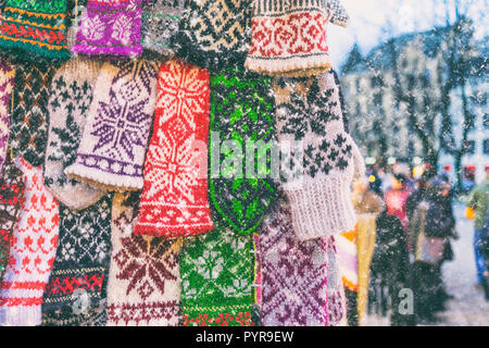 Handschuhe mit nationale Muster in Lettland Stockfoto