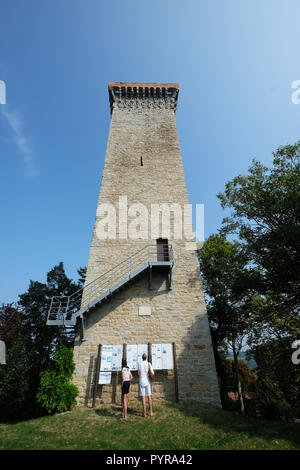 Der Turm, (X Jahrhundert) Murazzano, Cuneo, Italien Stockfoto