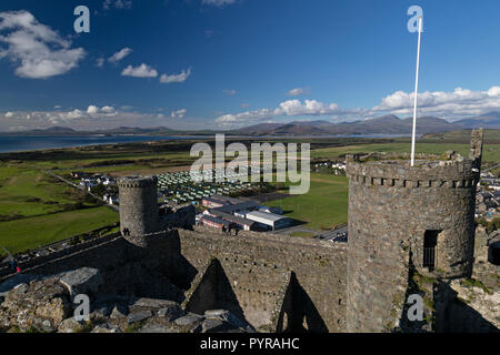 Harlech Castle in Nord Wales, auf einem Sporn des Rock in der Nähe der Irischen See gebaut. Von Edward gebaut, die ich zwischen 1282 und 1289. Stockfoto