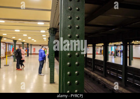 U-Bahn-Station Hosok tere, Budapest, die Hauptstadt von Ungarn. Oktober 2018 Stockfoto