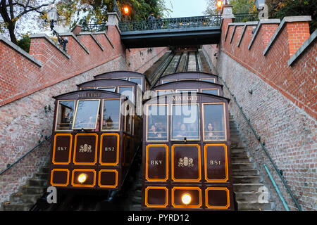 Standseilbahn Budaer Burg, Budapest, die Hauptstadt von Ungarn. Oktober 2018 Stockfoto