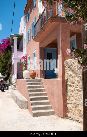 Buntes Haus/Wohnung in Assos, Kefalonia, Griechenland Stockfoto