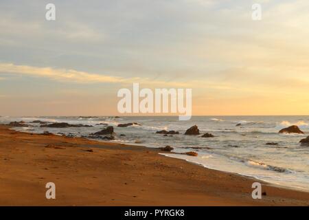 Sonnenuntergang auf Moonstone Beach Stockfoto