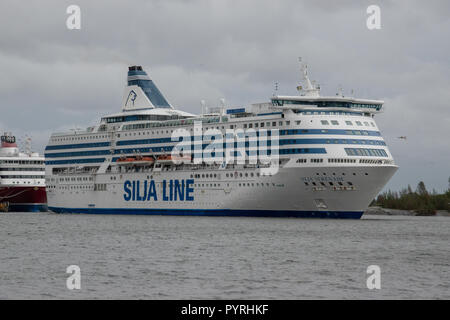 Silja Serenade ziehen in Helsinki. Silja Line ist eine Finnische cruiseferry Marke betrieben durch die Estnische Fährunternehmen die AS Tallink Grupp, für Auto, carg Stockfoto