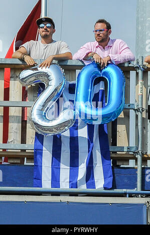 August 12, 2018 - Toronto, Ontario, Kanada: Fans unterstützen von Stefanos Tsitsipas (GRE) beim Rogers Cup Tennis Turnier Finale am 12. August 2018, Stockfoto