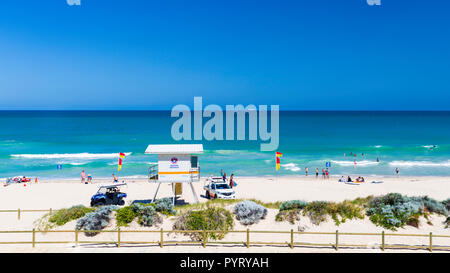 Surf Life Saving Aussichtsturm auf Scarborough Beach. Perth, Western Australia Stockfoto