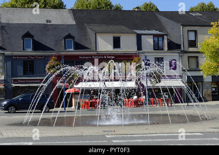 Brunnen auf dem Place Clémenceau in der Mayenne (Mayenne, Pays de la Loire, Frankreich). Stockfoto