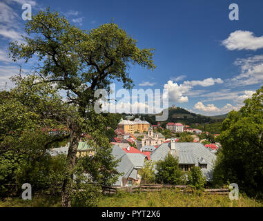 Blick über Banska Stiavnica von Andreja Sladkovica Street, in der Slowakei Stockfoto