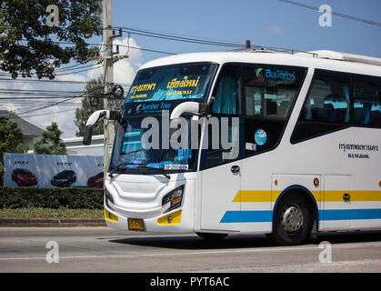 Chiangmai, Thailand - 27. September 2018: Scania 15 M-Bus der Firma Sombattour. Route Bangkok und Chiang Mai. Foto an der Straße Nr. 121 Chiangmai, thail Stockfoto
