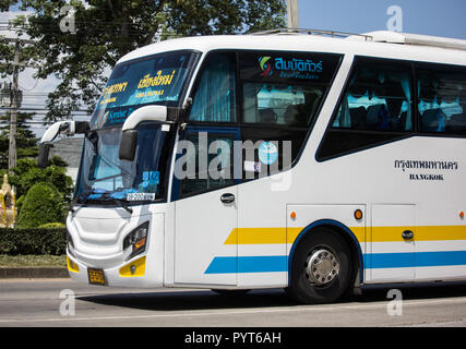 Chiangmai, Thailand - 27. September 2018: Scania 15 M-Bus der Firma Sombattour. Route Bangkok und Chiang Mai. Foto an der Straße Nr. 121 Chiangmai, thail Stockfoto