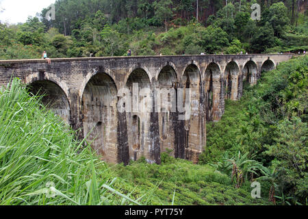 Die neun Bogenbrücke in Ella, zu Fuß auf die Schiene zu erreichen. In Sri Lanka, August 2018. Stockfoto