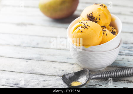 Hausgemachte mango Eis Stockfoto