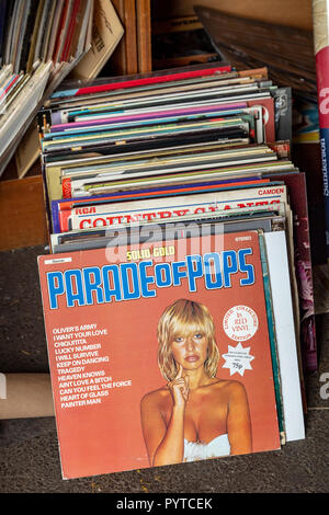 Easy listening Aufzeichnen, Kunststoff, 2018, schwarze Farbe, Kreis, Close-up, Deutschland, Horizontale, beleuchtet, Musik, keine Menschen, Fotografie, Polieren, glänzend Stockfoto