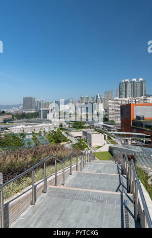 Blick von Kowloon aus der Sky Garden der China High Speed Rail Gebäude West Kowloon, Hong Kong Stockfoto