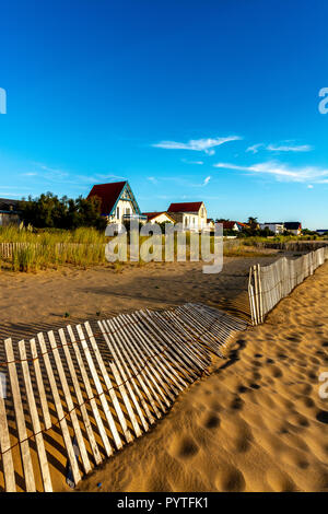 Strand bei Sonnenuntergang, Châtelaillon-Plage, Charente-Maritime Abteilung, Nouvelle-Aquitaine, Frankreich Stockfoto