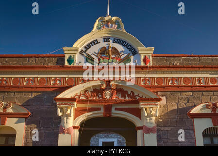 Reich Fassade der lokalen Regierung Gebäude in Mulege, Baja California Sur, Mexiko eingerichtet Stockfoto