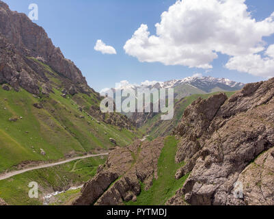 Jalal-abad Region, Kirgisistan auf dem Fluss Naryn. Den Pass des Landes öffnet sich zum Ferghana Tal. Pamir Highway M 41 Straße. Stockfoto