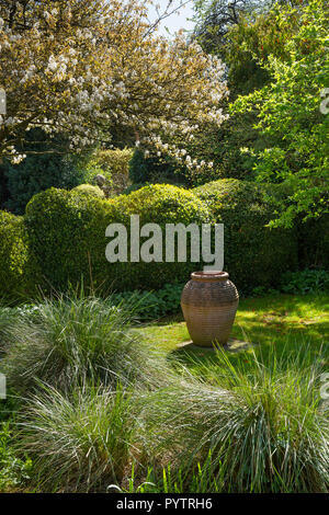 Garten Urne in Englischer Garten, England, Europa Stockfoto