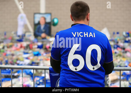 Ein Fan zahlt seinen Respekt beim Leicester City Football Club. Stockfoto