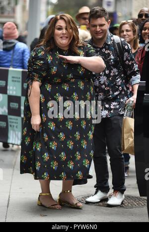 New York, NY, USA. 29 Okt, 2018. Chrissy Metz heraus und über für Celebrity Candids-MON, New York, NY 29. Oktober 2018. Credit: Kristin Callahan/Everett Collection/Alamy leben Nachrichten Stockfoto