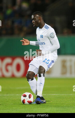 Wiesbaden, Deutschland. 30 Okt, 2018. Fussball: DFB-Pokal, SV Wehen Wiesbaden - Hamburger SV, 2. Runde in der BRITA-Arena. Die Hamburger Orel Mangala. Quelle: Thomas Frey/dpa/Alamy leben Nachrichten Stockfoto