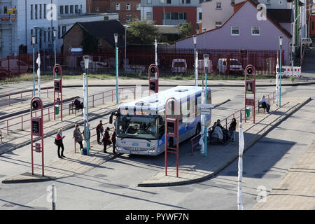 Neubrandenburg, Deutschland. 30 Okt, 2018. Der Busbahnhof. Quelle: Bernd Wüstneck/dpa-Zentralbild/dpa/Alamy leben Nachrichten Stockfoto