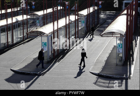 Neubrandenburg, Deutschland. 30 Okt, 2018. Der Busbahnhof. Quelle: Bernd Wüstneck/dpa-Zentralbild/dpa/Alamy leben Nachrichten Stockfoto