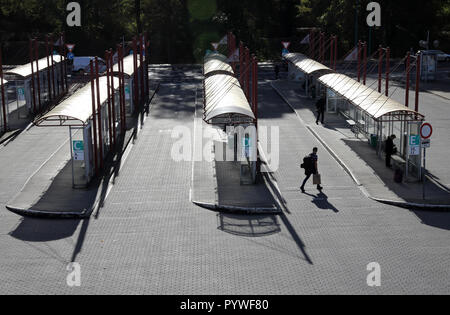 Neubrandenburg, Deutschland. 30 Okt, 2018. Der Busbahnhof. Quelle: Bernd Wüstneck/dpa-Zentralbild/dpa/Alamy leben Nachrichten Stockfoto