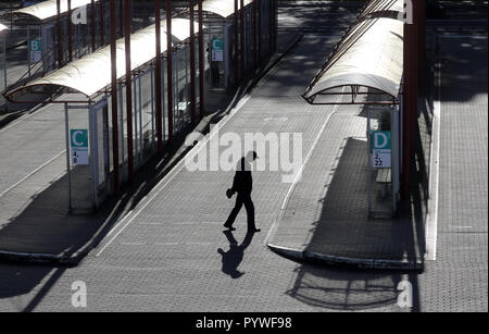 Neubrandenburg, Deutschland. 30 Okt, 2018. Der Busbahnhof. Quelle: Bernd Wüstneck/dpa-Zentralbild/dpa/Alamy leben Nachrichten Stockfoto