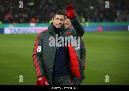 Furth im Wald, Deutschland. 30 Okt, 2018. firo: 30.10.2018 Fußball, 1.Bundesliga, Saison 2018/2019, DFB-Pokal, Pokal, SV Rodinghausen-FC Bayern München, München Robert Lewandowski Ersatzbank | Verwendung der weltweiten Kredit: dpa/Alamy leben Nachrichten Stockfoto