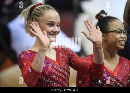 Doha, Katar. 30 Okt, 2018. RILEY MCCUSKER Wellen zu den Standplätzen während der Team Finale Wettbewerb auf dem Aspire Dome in Doha, Katar. Credit: Amy Sanderson/ZUMA Draht/Alamy leben Nachrichten Stockfoto