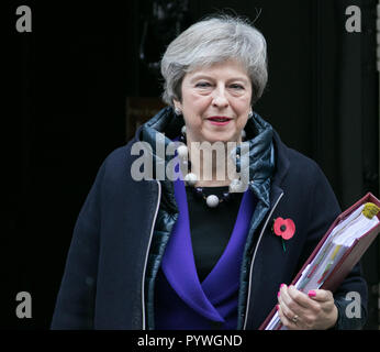 London, Großbritannien. 31 Okt, 2018. British PM Theresa May Blätter 10 Downing Street die wöchentliche PMQ Premierminister Fragen im Parlament Kredit zu besuchen: Amer ghazzal/Alamy leben Nachrichten Stockfoto