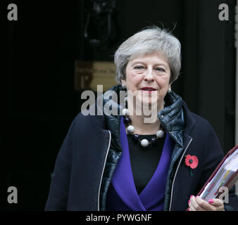 London, Großbritannien. 31 Okt, 2018. British PM Theresa May Blätter 10 Downing Street die wöchentliche PMQ Premierminister Fragen im Parlament Kredit zu besuchen: Amer ghazzal/Alamy leben Nachrichten Stockfoto