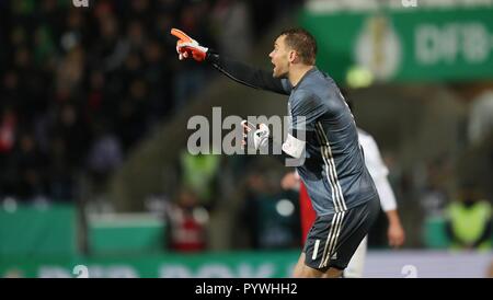 Furth im Wald, Deutschland. 31 Okt, 2018. firo: 30.10.2018 Fußball, Saison 2018/2019, DFB-Pokal, Pokal, SV Rodinghausen - FC Bayern München 1:2 Geste, Manuel Neuer | Verwendung der weltweiten Kredit: dpa/Alamy leben Nachrichten Stockfoto