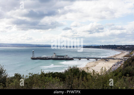 Bournemouth Pier und Strand, Blick vom East Cliff, Oktober 2018, Bournemouth, Dorset, Großbritannien Stockfoto