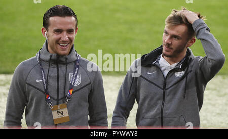 England's Ben Chilwell und James Maddison (rechts) vor der Nationen Liga Spiel bei Benito Villamarin Stadium, Sevilla. Stockfoto