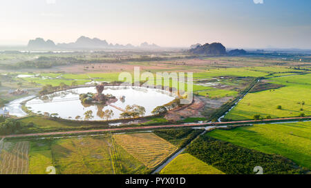 Luftaufnahme der Kyauk Kalap Pagode, Hpa-An, Myanmar Stockfoto