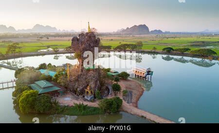 Luftaufnahme der Kyauk Kalap Pagode, Hpa-An, Myanmar Stockfoto