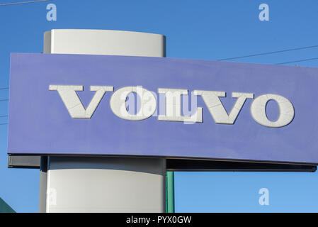 Lugano, Schweiz - 24. Oktober 2018: Logo Zeichen der Volvo Car Dealer in Lugano in der Schweiz Stockfoto