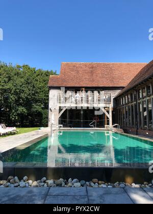 Swimmingpool und Spa im bailiffscourt Stockfoto