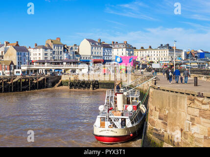 Bridlington Marina und Bridlington Harbour der Yorkshire Belle Pleasure Cruiser Harbour Wall Bridlington East Riding of Yorkshire England Großbritannien Europa Stockfoto