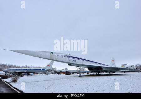 09.23.2018 Rußland Uljanowsk Flughafen: Die Kabine des legendären Sowjetischen Flugzeug Tupolew Tu-144, erste supersonic Passagierflugzeug der Welt. Ein ser Stockfoto