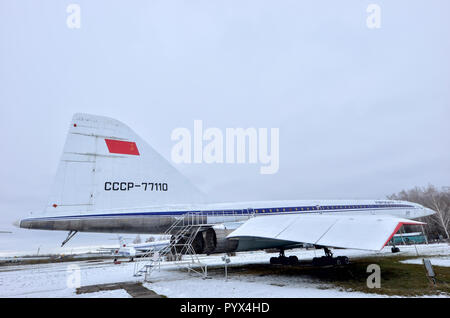 09.23.2018 Rußland Uljanowsk Flughafen: Die Kabine des legendären Sowjetischen Flugzeug Tupolew Tu-144, erste supersonic Passagierflugzeug der Welt. Ein ser Stockfoto