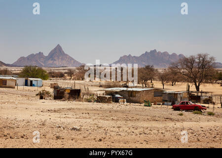 Namibia Armut - armen Dorf Häuser in der Spitzkoppe, Namibia Afrika Stockfoto