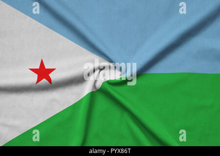 Dschibuti Fahne wird auf ein Sport tuch Stoff mit vielen Falten dargestellt. Sport Team winken Banner Stockfoto