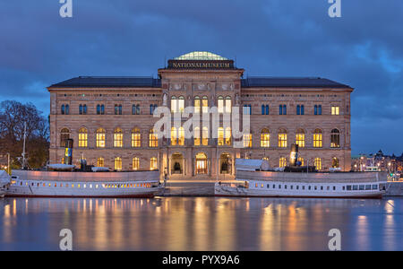 Nationalmuseum in Stockholm, Schweden, in der Dämmerung Stockfoto