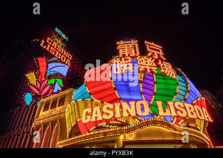 Macau, China - 8. Dezember 2016: Grand Lisboa Casino in Macau seit 1970, Business District. Stockfoto