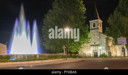 Saint Lary Soulan, Frankreich - 21 August 2018: Architektur Detail des Sainte Marie Kapelle bei Nacht an einem Sommertag Stockfoto