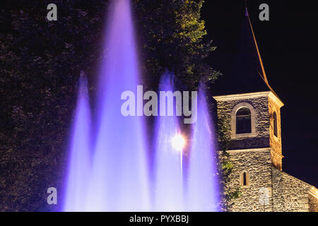 Saint Lary Soulan, Frankreich - 21 August 2018: Architektur Detail des Sainte Marie Kapelle bei Nacht an einem Sommertag Stockfoto