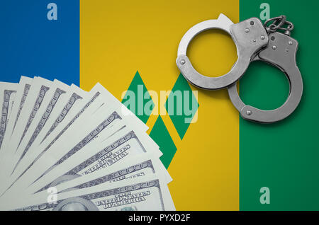 Saint Vincent und die Grenadinen Flagge mit Handschellen und ein Bündel von Dollar. Das Konzept der illegale Bankgeschäfte in US-Währung. Stockfoto